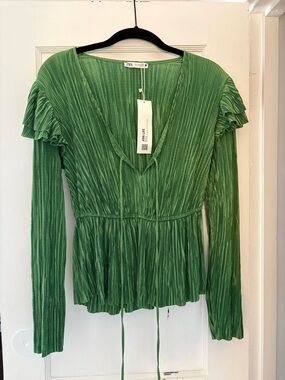 NWT Zara Green Pleated V-Neck Long Sleeve Top